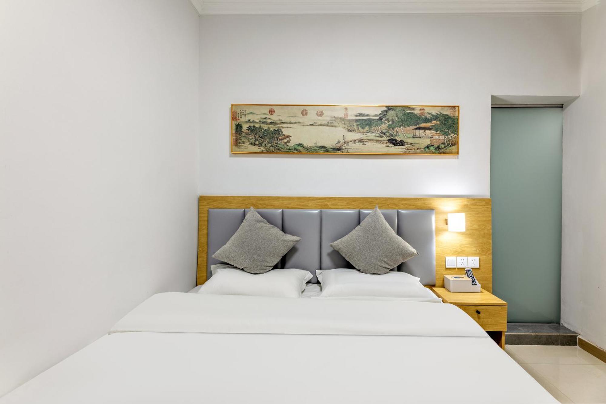 Happy Dragon Hotel - Close To Forbidden City&Wangfujing Street&Subway Nearby &Free Coffee & Free Laundry&English Speaking With Tour Services &Free Wifi Unlimited For Western Software بكين المظهر الخارجي الصورة