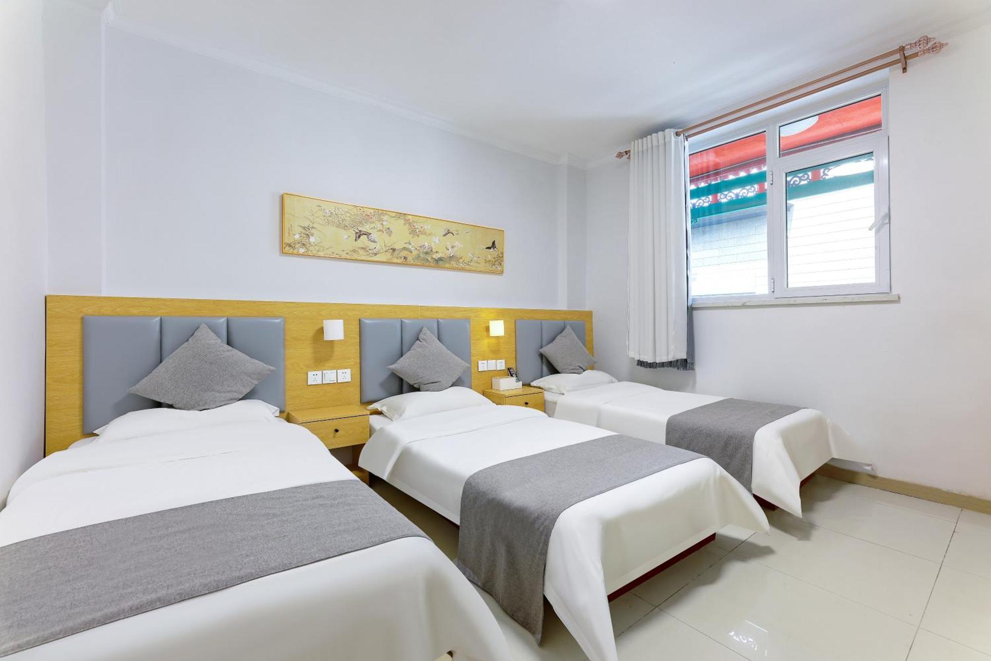 Happy Dragon Hotel - Close To Forbidden City&Wangfujing Street&Subway Nearby &Free Coffee & Free Laundry&English Speaking With Tour Services &Free Wifi Unlimited For Western Software بكين المظهر الخارجي الصورة