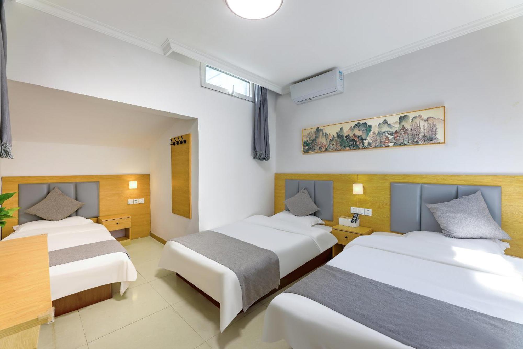 Happy Dragon Hotel - Close To Forbidden City&Wangfujing Street&Subway Nearby &Free Coffee & Free Laundry&English Speaking With Tour Services &Free Wifi Unlimited For Western Software بكين المظهر الخارجي الصورة